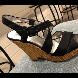 Banana Republic cute black criss cross wedge sz 8.